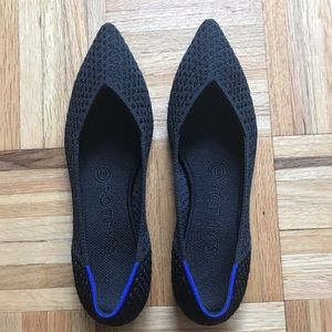 WORN ONCE Rothys Point Size 7.5 (black honeycomb)